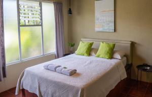 Postel nebo postele na pokoji v ubytování Hotel y Cabinas del Trópico