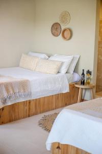 Postel nebo postele na pokoji v ubytování Hotel y Cabinas del Trópico