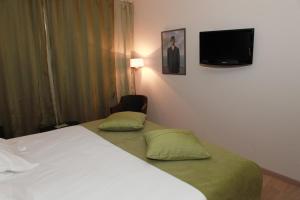 Voodi või voodid majutusasutuse Cleythil Hotel toas