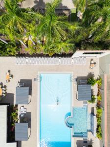 Piscina a DoubleTree by Hilton Esplanade Darwin o a prop