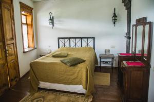 Uma cama ou camas num quarto em Tufenkian Old Dilijan Complex