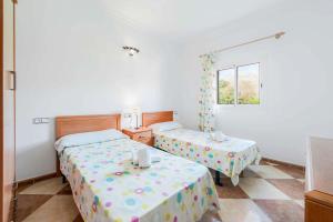 Postel nebo postele na pokoji v ubytování Villa Raquel + 10 fotografií