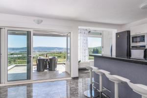 a kitchen with a counter with stools and a view at Family harmony in Plano