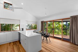 Imagine din galeria proprietății Heliconia Grove 9 - 2 bedroom - on Hamilton Island by HIHA în Hamilton Island