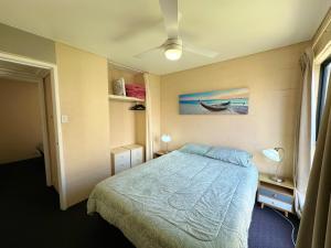 Ένα ή περισσότερα κρεβάτια σε δωμάτιο στο Riverview Holiday Apartment 17 - Kalbarri WA