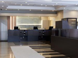 an office with desks and chairs in a lobby at Hotel Villa Fontaine Tokyo-Otemachi in Tokyo