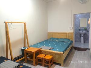 Giường trong phòng chung tại Yến Linh - Hostel & Motorbikes Rental