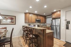 Η κουζίνα ή μικρή κουζίνα στο SNOW FLOWER 135 condo