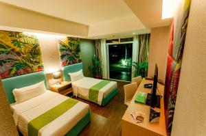 Postel nebo postele na pokoji v ubytování Aziza Paradise Hotel