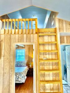 En eller flere senge i et værelse på Cozy Deluxe Cottage- 397