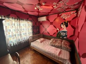 A bed or beds in a room at 遊廓荘