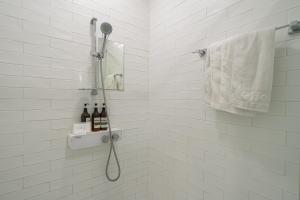 Ignis Hotel tesisinde bir banyo