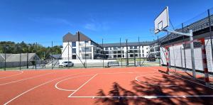 Tenis lub squash w obiekcie Jantart Resort Słońce Jantaru by TriApart lub w pobliżu