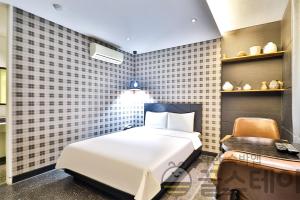 Ignis Hotel tesisinde bir odada yatak veya yataklar