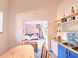 Η κουζίνα ή μικρή κουζίνα στο La casa di Judith +12 φωτογραφίες