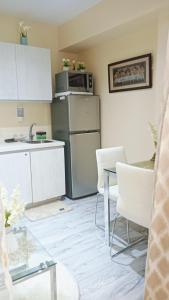 Galeriebild der Unterkunft Jn staycation urban azure in Manila