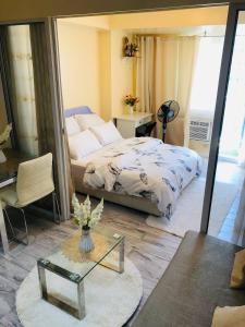 Galeriebild der Unterkunft Jn staycation urban azure in Manila + 18 Fotos