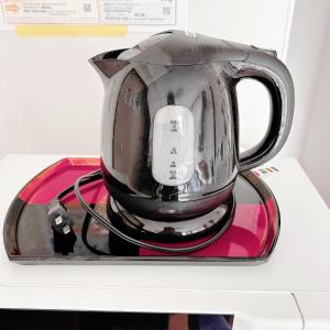 Příslušenství pro přípravu čaje a kávy v ubytování Lucky House新宿11