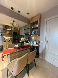 Køkken eller tekøkken på Apartemen one icon residence