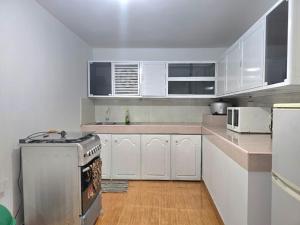 Kuchyň nebo kuchyňský kout v ubytování Kandy Royal Resort