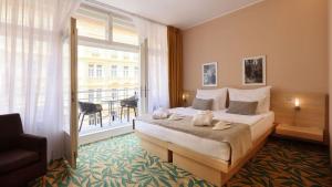 Ένα ή περισσότερα κρεβάτια σε δωμάτιο στο DAYSTAR Hotel