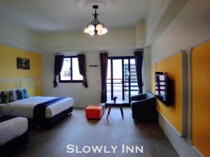 Katil atau katil-katil dalam bilik di Slowly inn