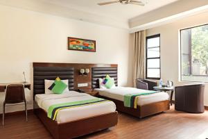 Llit o llits en una habitació de Treebo White Castle, Gurgaon
