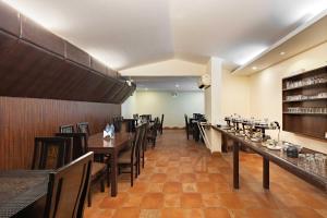 Restaurant o un lloc per menjar a Treebo White Castle, Gurgaon