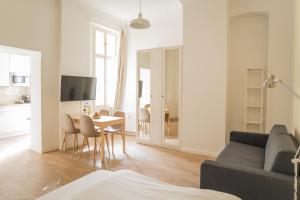 Μια τηλεόραση ή/και κέντρο ψυχαγωγίας στο Homaris Apartments Frankfurter Allee