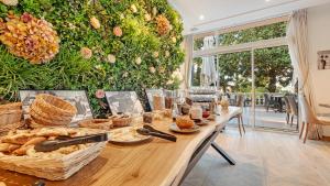 Comida no apart-hotel ou em algum lugar perto
