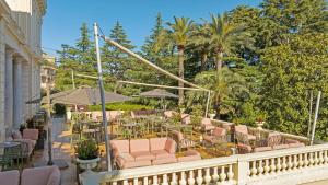 Um jardim em Résidence les Tourelles