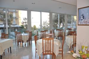 A restaurant or other place to eat at Hotel Sole Mio