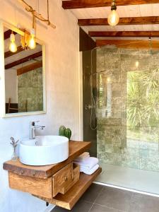 a bathroom with a sink and a shower at Stecadó Glamping in Dolceacqua
