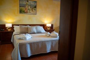 Postel nebo postele na pokoji v ubytování Hotel Borgo degli Olivi
