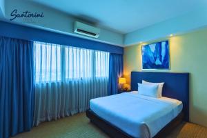 Santorini Hotel 객실 침대