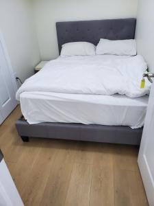Postel nebo postele na pokoji v ubytování RAESABU GUEST HOUSE
