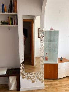 Knižnica v apartmáne
