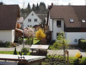 a view of a residential neighborhood with houses at Ferienwohnung "In der Argenschleife" in Wangen im Allgäu