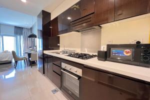 a kitchen with a stove and a microwave at Modern Studio Living in Majestine ,Businessbay in Dubai