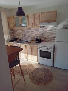 A cozinha ou cozinha compacta de Alkistis House