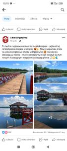 eine Collage von Fotos einer Brücke über das Wasser in der Unterkunft Domki nad jeziorem in Dąbrówno
