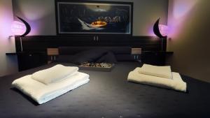 a room with two beds and a painting on the wall at Hotel Roma in Palmanova