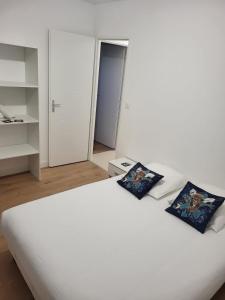 Ένα ή περισσότερα κρεβάτια σε δωμάτιο στο MAISON C