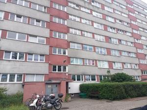 two motorcycles parked in front of a building at Atrakcyjne Matejki in Świnoujście