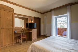 Кровать или кровати в номере Hotel Colfosco +37 фотографий