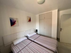ロザスにあるFRONT MER 31のベッドルーム1室(ベッド1台、枕2つ付)