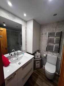 Koupelna v ubytování Apart Centro Formigal WOWRURAL