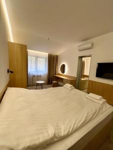 Ένα ή περισσότερα κρεβάτια σε δωμάτιο στο Carivka Hotel