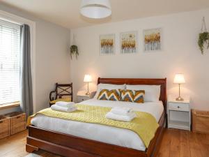 a bedroom with a bed with two towels on it at Brigwyn in Pwllheli