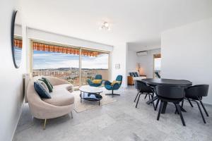 Elegant 2 Bed Apt with Pool in Juan Les Pins 휴식 공간